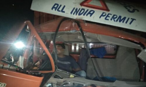 नोएडा पुलिस का सराहनीय कार्य,भीषण टक्कर में घायल चालक की पुलिस ने बचाई जान नोएडा पुलिस का सराहनीय कार्य,भीषण टक्कर में घायल चालक की पुलिस ने बचाई जान