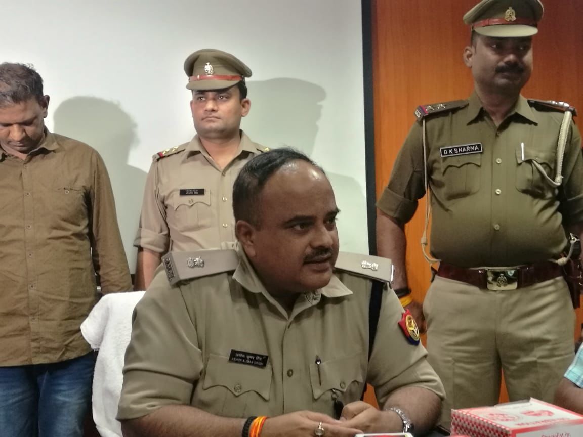एसपी सिटी अशोक कुमार ने किया खुलासा, शातिर चोरों के गिरोह को पकड़ा एसपी सिटी अशोक कुमार ने किया खुलासा, शातिर चोरों के गिरोह को पकड़ा
