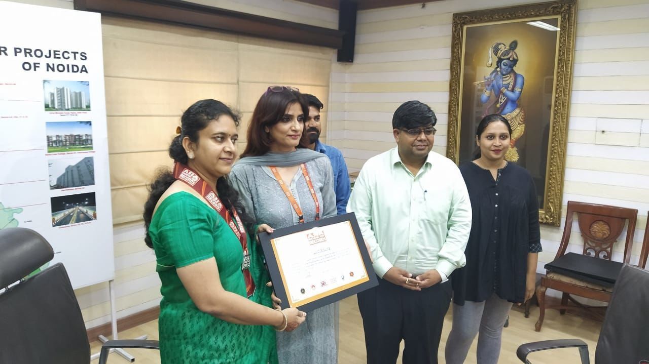 एशिया बुक ऑफ रिकॉर्ड्स में दर्ज हुया नोएडा का प्लास्टिक चरखा एशिया बुक ऑफ रिकॉर्ड्स में दर्ज हुया नोएडा का प्लास्टिक चरखा