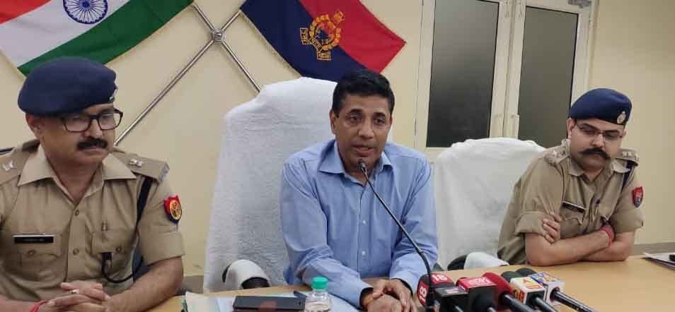 एसएसपी वैभव कृष्ण के कार्यों से एडीजी भी खुश नजर आये, जनता के बीच पहुँच कर ली राय एसएसपी वैभव कृष्ण के कार्यों से एडीजी भी खुश नजर आये, जनता के बीच पहुँच कर ली राय