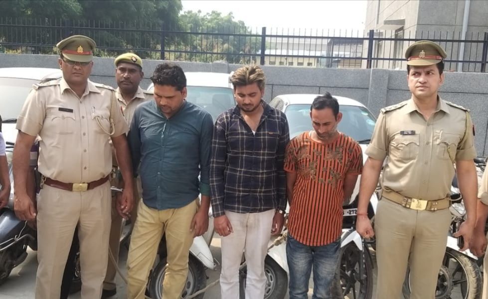 नोएडा: थाना फेस-3 पुलिस ने किया एक शातिर वाहन चोरों के गिरोह का पर्दाफाश नोएडा: थाना फेस-3 पुलिस ने किया एक शातिर वाहन चोरों के गिरोह का पर्दाफाश