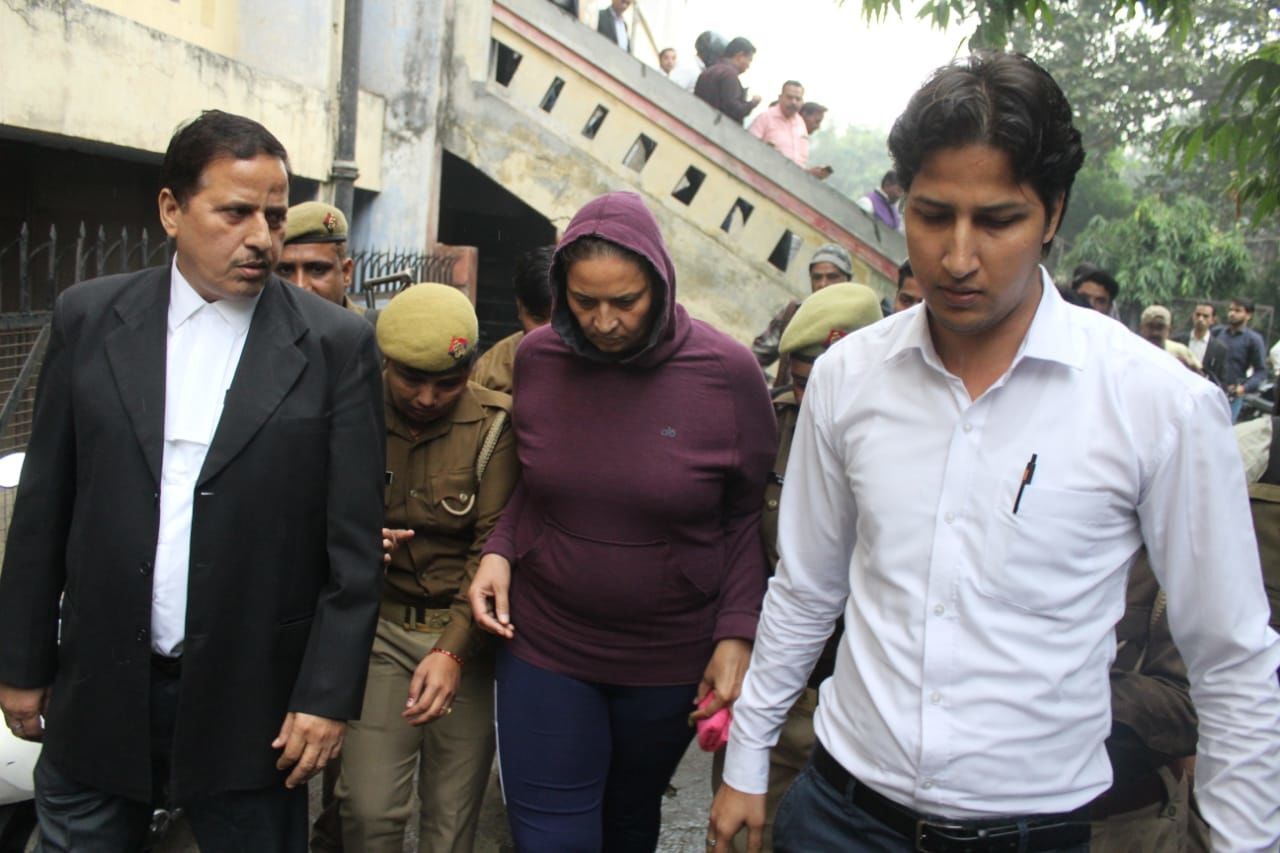 इंस्पेक्टर लक्ष्मी चौहान को 14 दिन की हिरासत में भेजा जेल इंस्पेक्टर लक्ष्मी चौहान को 14 दिन की हिरासत में भेजा जेल