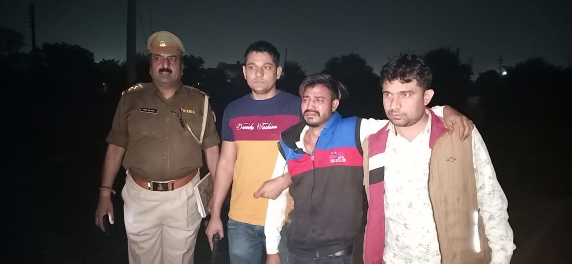 गाजियाबाद: डबल मर्डर केस में वांछित 25 हजार का ईनामी बदमाश पुलिस मुठभेड़ में गिरफ्तार गाजियाबाद: डबल मर्डर केस में वांछित 25 हजार का ईनामी बदमाश पुलिस मुठभेड़ में गिरफ्तार