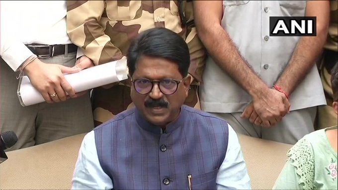 शिवसेना सांसद अरविंद सावंत ने केंद्रीय मंत्री पद से इस्तीफा दिया शिवसेना सांसद अरविंद सावंत ने केंद्रीय मंत्री पद से इस्तीफा दिया