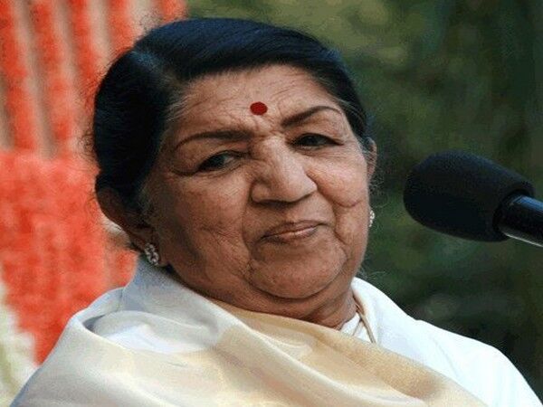 लता दी की तबियत बिगड़ी, अस्पताल में हुई थी भर्ती लता दी की तबियत बिगड़ी, अस्पताल में हुई थी भर्ती