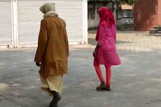 हमीरपुर में छात्रा का आरोप, तमंचे के बल पर रेप कर बनाया गया अश्लील MMS हमीरपुर में छात्रा का आरोप, तमंचे के बल पर रेप कर बनाया गया अश्लील MMS