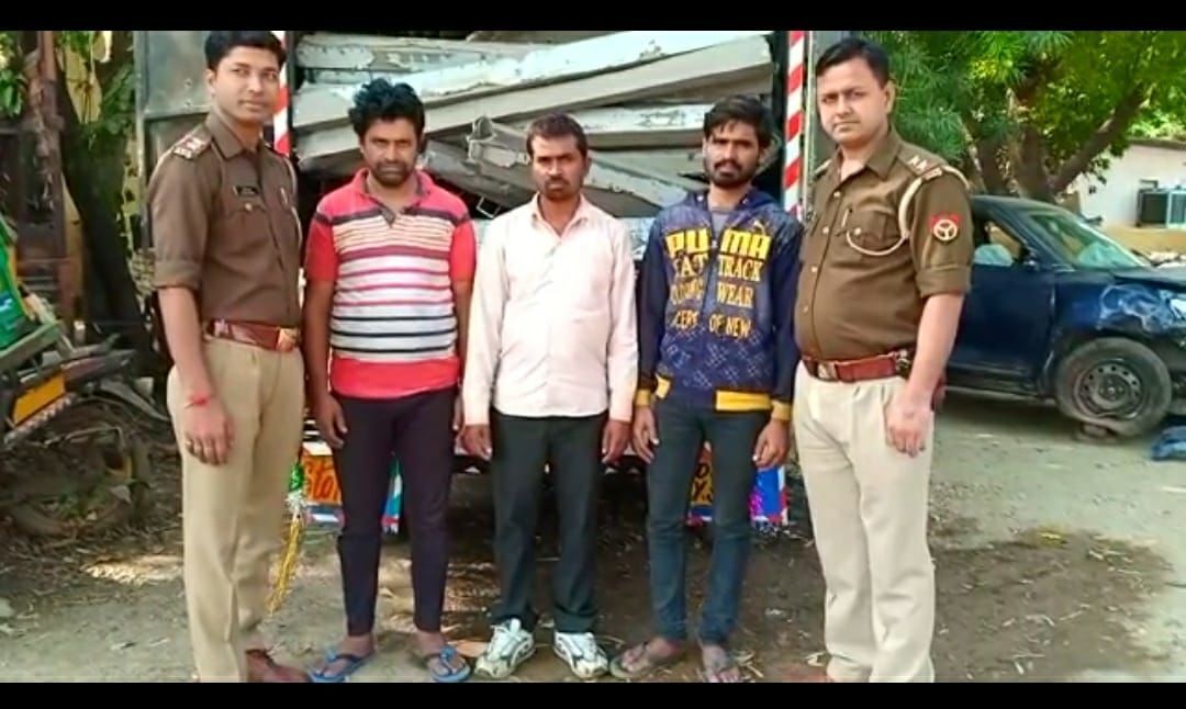 नोएडा पुलिस ने पकड़ा चोरों का एक शातिर गिरोह नोएडा पुलिस ने पकड़ा चोरों का एक शातिर गिरोह