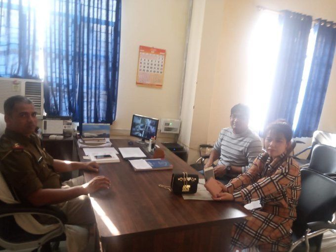 नोएडा पुलिस ने जब चीन की महिला का पर्स लौटाया, तो बोली Thanks Noida Police and UP Police नोएडा पुलिस ने जब चीन की महिला का पर्स लौटाया, तो बोली Thanks Noida Police and UP Police