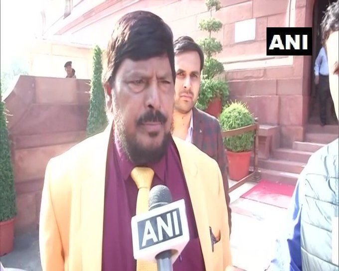 केंद्रीय मंत्री रामदास अठावले लाये महाराष्ट्र में सरकार बनाने के लिए नया फ़ॉर्मूला केंद्रीय मंत्री रामदास अठावले लाये महाराष्ट्र में सरकार बनाने के लिए नया फ़ॉर्मूला