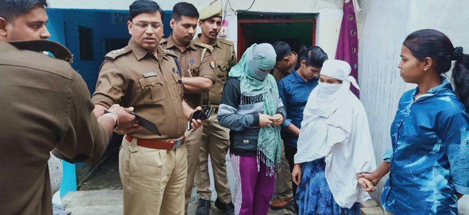 प्रयागराज पुलिस ने घर में पकड़ा सेक्स रैकेट , अंदर का हाल देख पुलिस भी रह गई हैरान! प्रयागराज पुलिस ने घर में पकड़ा सेक्स रैकेट , अंदर का हाल देख पुलिस भी रह गई हैरान!