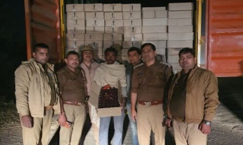 नोएडा: दादरी पुलिस ने आबकारी विभाग के साथ मिलकर पकड़ा एक शातिर शराब तस्कर,कब्जे से 5 लाख की शराब बरामद नोएडा: दादरी पुलिस ने आबकारी विभाग के साथ मिलकर पकड़ा एक शातिर शराब तस्कर,कब्जे से 5 लाख की शराब बरामद