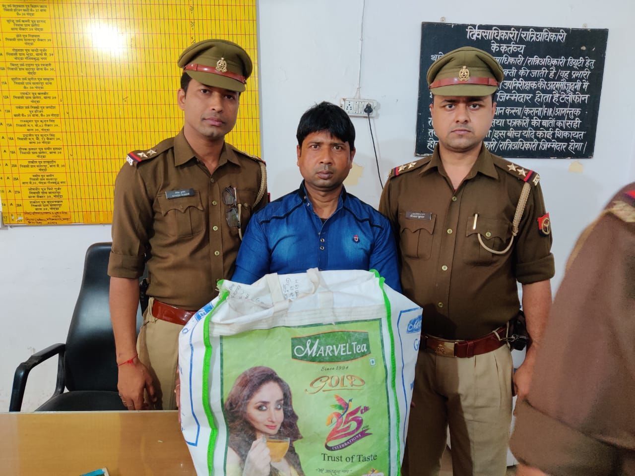 नोएडा थाना-39 पुलिस ने गिरफ्तार किया एक शातिर गांजा तस्कर, कब्जे से 8 किलो 958 ग्राम गांजा बरामद नोएडा थाना-39 पुलिस ने गिरफ्तार किया एक शातिर गांजा तस्कर, कब्जे से 8 किलो 958 ग्राम गांजा बरामद