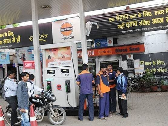 पेट्रोल पंप खोलने के नियम हुए आसान, ऐसे उठाएं मौके का फायदा पेट्रोल पंप खोलने के नियम हुए आसान, ऐसे उठाएं मौके का फायदा