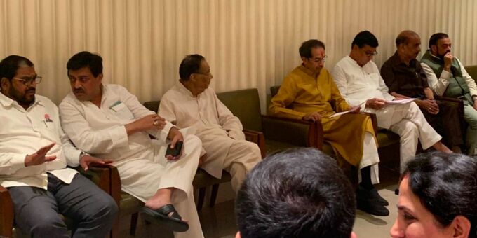शिवसेना, NCP और कांग्रेस को राहत, जल्द सुनवाई से सुप्रीमकोर्ट ने किया इनकार शिवसेना, NCP और कांग्रेस को राहत, जल्द सुनवाई से सुप्रीमकोर्ट ने किया इनकार