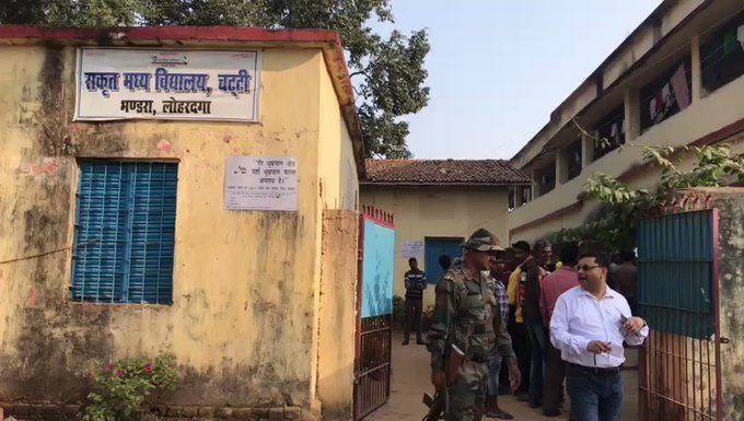 झारखंड के गुमला में नक्सलियों ने पुल को उड़ा दिया झारखंड के गुमला में नक्सलियों ने पुल को उड़ा दिया