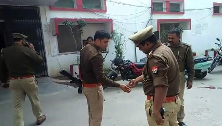 शाहजहांपुर में पीडब्ल्यूडी ठेकेदार राकेश यादव की गोली मारकर हत्या शाहजहांपुर में पीडब्ल्यूडी ठेकेदार राकेश यादव की गोली मारकर हत्या
