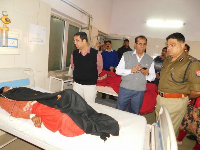 पीलीभीत में ट्रक और बस में भिड़ंत, 41 घायल पीलीभीत में ट्रक और बस में भिड़ंत, 41 घायल