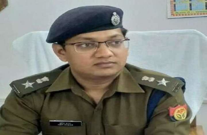 चार्ज लेने के बाद पहली बार कार्यालय पहुंचे एसपी अमित कुमार, हुआ जोरदार स्वागत चार्ज लेने के बाद पहली बार कार्यालय पहुंचे एसपी अमित कुमार, हुआ जोरदार स्वागत