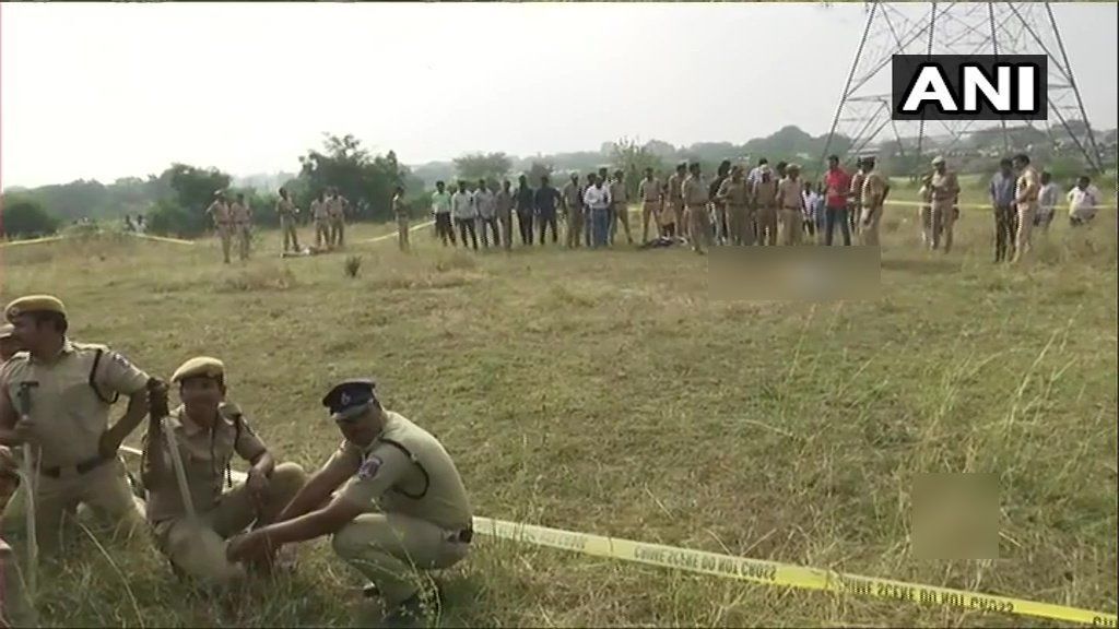 हैदराबाद : परिजनों ने आरोपियों के शवों को लेने से किया इनकार, पुलिस करेगी अंतिम संस्कार हैदराबाद : परिजनों ने आरोपियों के शवों को लेने से किया इनकार, पुलिस करेगी अंतिम संस्कार