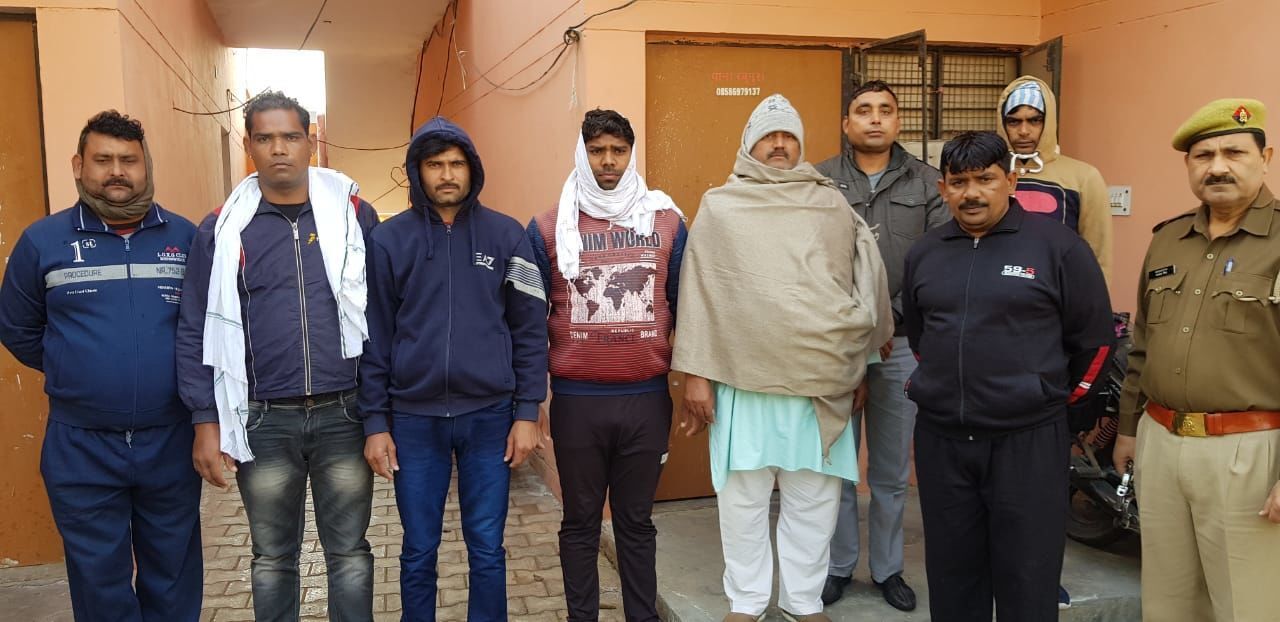 दो सगे भाइयों की हत्या का किया नोएडा पुलिस ने खुलासा, सात आरोपी किये गिरफ्तार दो सगे भाइयों की हत्या का किया नोएडा पुलिस ने खुलासा, सात आरोपी किये गिरफ्तार