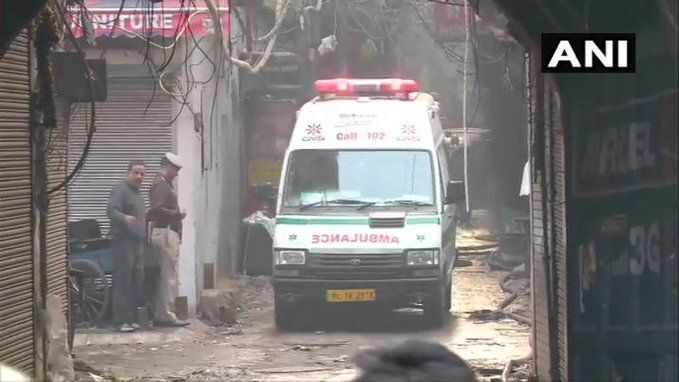 दिल्ली में एक फैक्ट्री में लगी आग, 43 लोंगों की मौत , 100 के फंसे होने की आशंका, मरने वालों में बिहार यूपी के लोग दिल्ली में एक फैक्ट्री में लगी आग, 43 लोंगों की मौत , 100 के फंसे होने की आशंका, मरने वालों में बिहार यूपी के लोग