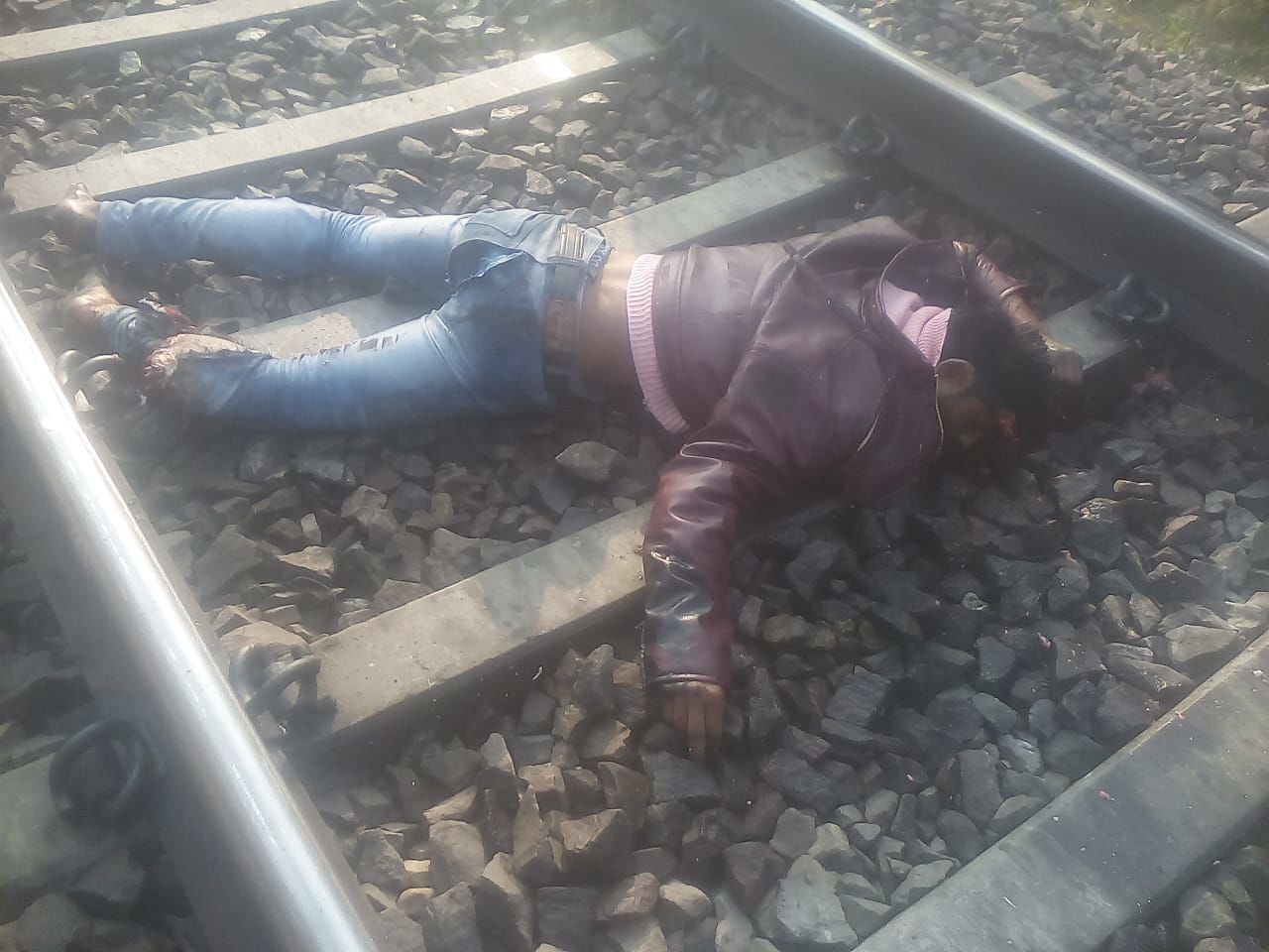 बाराबंकी : ट्रेन की चपेट में आकर ट्रक ड्राइवर की मौत बाराबंकी : ट्रेन की चपेट में आकर ट्रक ड्राइवर की मौत
