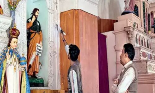 अनूठी मिसाल : जन्म से हैं हिंदू, चर्च को दान किए पांच लाख रु. अनूठी मिसाल : जन्म से हैं हिंदू, चर्च को दान किए पांच लाख रु.