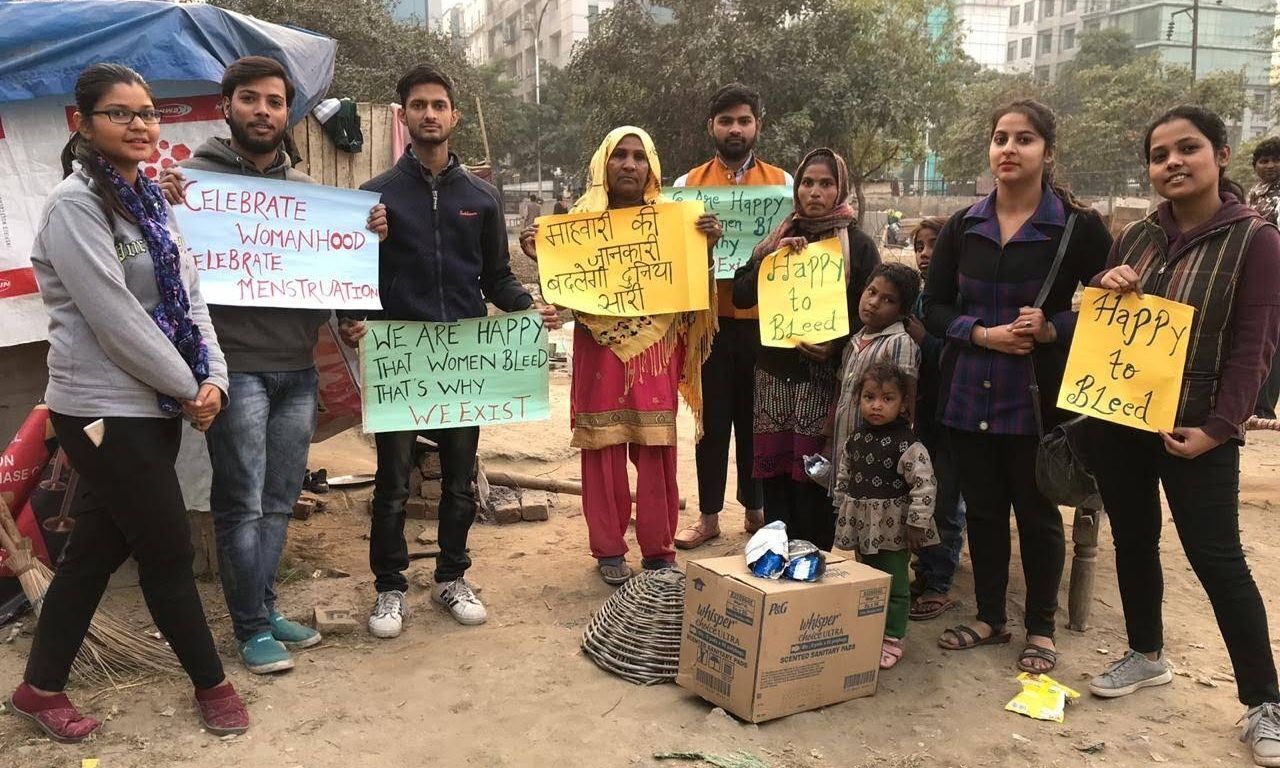 हमारा कर्तव्य संस्था द्वारा बांटी गयी स्लम बस्तियों मे सैनिटरी नैपकिन हमारा कर्तव्य संस्था द्वारा बांटी गयी स्लम बस्तियों मे सैनिटरी नैपकिन