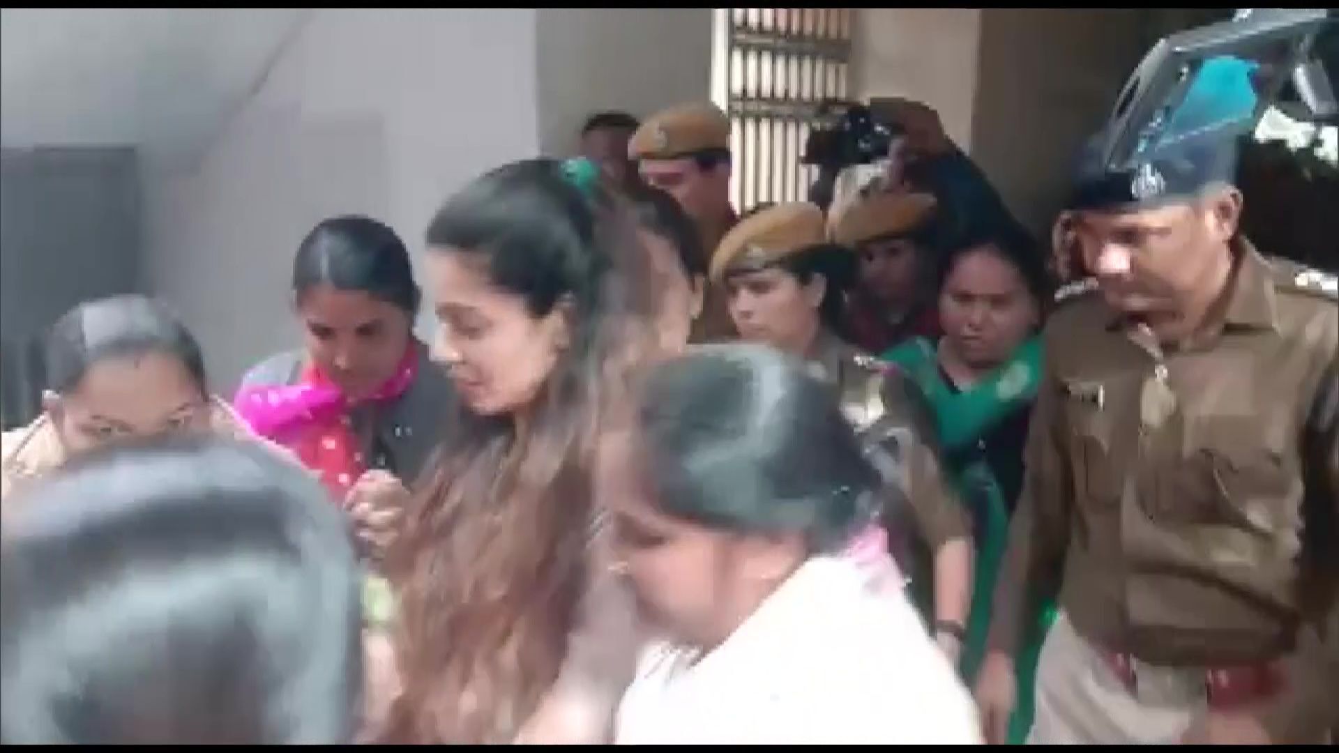 एक्ट्रेस पायल रोहतगी को मिली जमानत, नेहरू परिवार पर की थी आपत्तिजनक टिप्पणी एक्ट्रेस पायल रोहतगी को मिली जमानत, नेहरू परिवार पर की थी आपत्तिजनक टिप्पणी