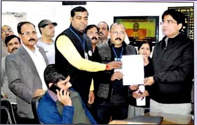 गाजियाबाद पैरेंट्स एसोसिएशन के सदस्यों ने दिया जिलाधिकारी के नाम ज्ञापन गाजियाबाद पैरेंट्स एसोसिएशन के सदस्यों ने दिया जिलाधिकारी के नाम ज्ञापन