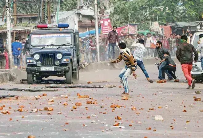 यूपी में नागरिकता कानून के खिलाफ हुए हिंसक प्रदर्शनों में अबतक 6 की मौत यूपी में नागरिकता कानून के खिलाफ हुए हिंसक प्रदर्शनों में अबतक 6 की मौत