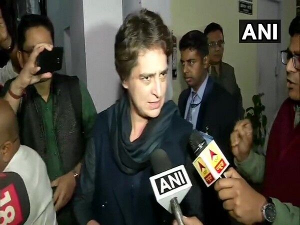 बिजनौर हिंसा में मारे गए शख्स के परिजनों से मिलीं प्रियंका गांधी बिजनौर हिंसा में मारे गए शख्स के परिजनों से मिलीं प्रियंका गांधी