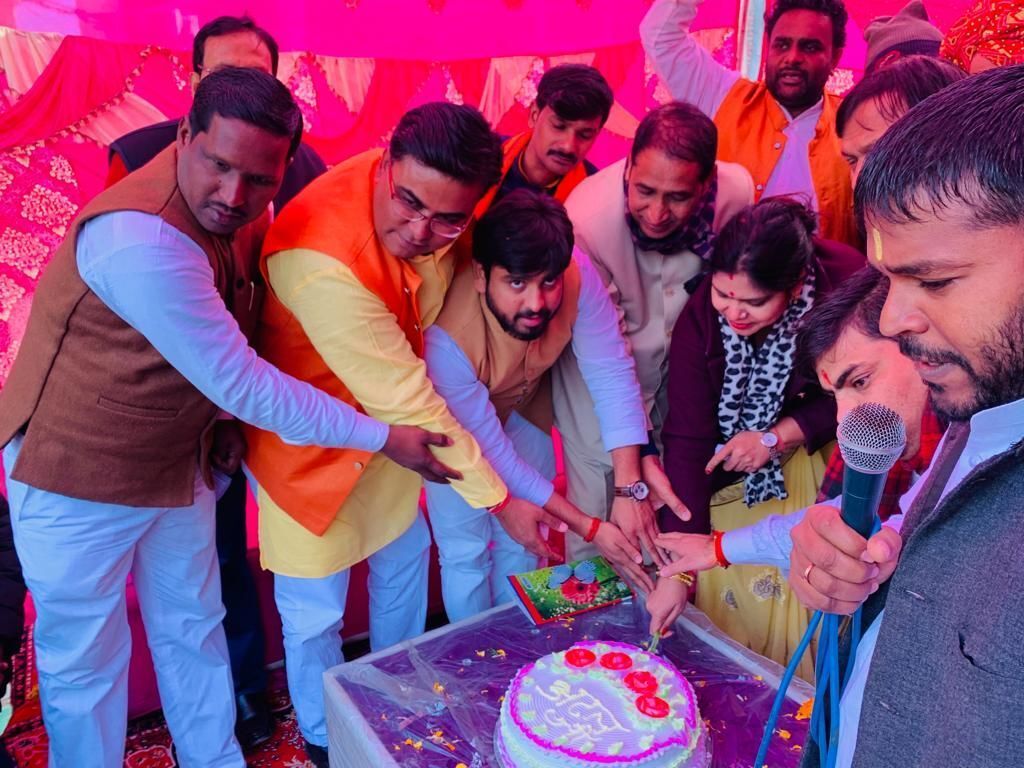 नोएडा में मना अटल बिहारी बाजपेयी का जन्मदिवस नोएडा में मना अटल बिहारी बाजपेयी का जन्मदिवस