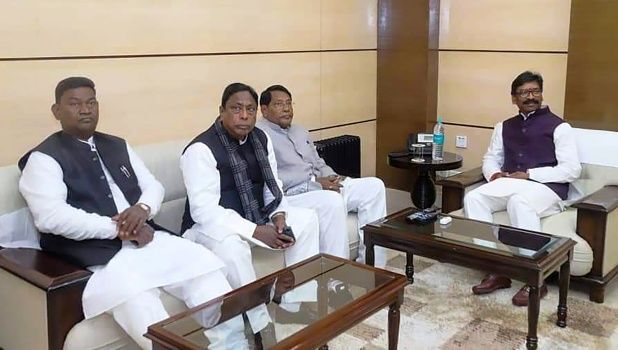हेमंत सोरेन सरकार ने पहली कैबिनेट बैठक में लिए बड़े फैसले, पत्थलगड़ी आंदोलन में दर्ज मुकदमे होंगे वापस हेमंत सोरेन सरकार ने पहली कैबिनेट बैठक में लिए बड़े फैसले, पत्थलगड़ी आंदोलन में दर्ज मुकदमे होंगे वापस
