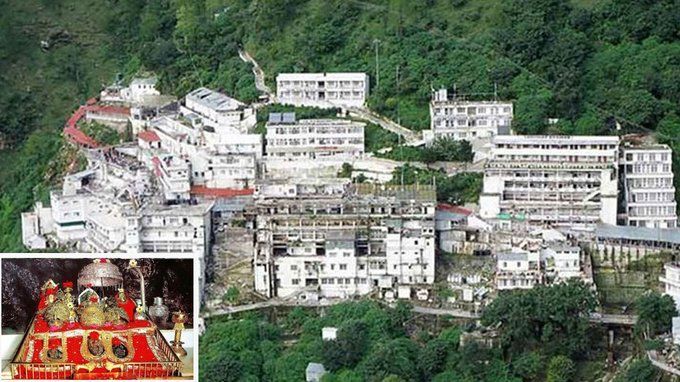 भीषण ठंड में माता वैष्णो देवी के दर्शन को रोज पहुंच रहे करीब 30,000 श्रद्धालु भीषण ठंड में माता वैष्णो देवी के दर्शन को रोज पहुंच रहे करीब 30,000 श्रद्धालु