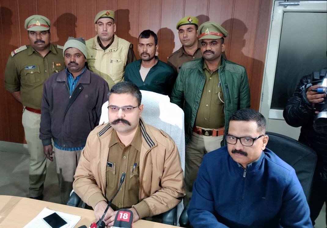 नोएडा में टैंकरों से तेल चोरी करने वाले गिरोह के दो सदस्यों को पुलिस ने किया गिरफ्तार नोएडा में टैंकरों से तेल चोरी करने वाले गिरोह के दो सदस्यों को पुलिस ने किया गिरफ्तार