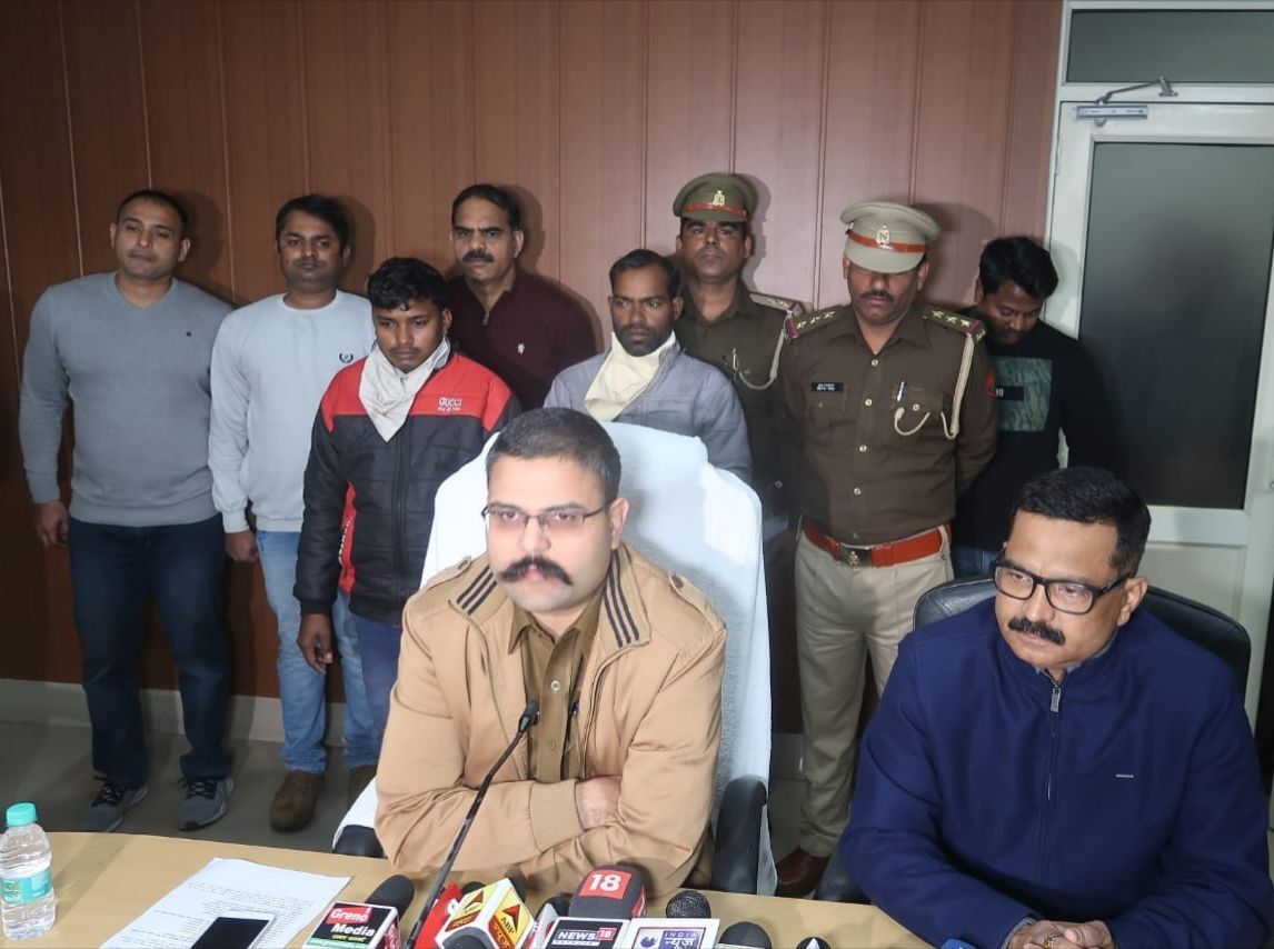 दादरी पुलिस ने 25000 रुपये के इनामी अभियुक्त के साथ एक लुटेरे को किया गिरफ्तार, कब्जे से लूट के 1 लाख 22 हजार रुपये बरामद दादरी पुलिस ने 25000 रुपये के इनामी अभियुक्त के साथ एक लुटेरे को किया गिरफ्तार, कब्जे से लूट के 1 लाख 22 हजार रुपये बरामद