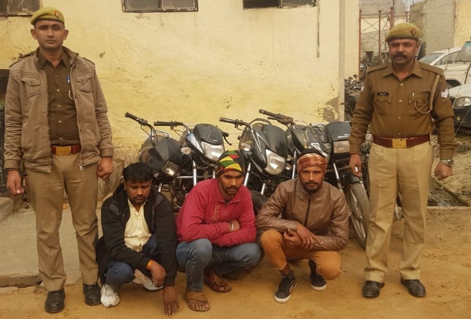 तीन शातिर वाहन चोर को थाना-बादलपुर पुलिस ने किया गिरफ्तार,हुए कई अहम खुलासे तीन शातिर वाहन चोर को थाना-बादलपुर पुलिस ने किया गिरफ्तार,हुए कई अहम खुलासे
