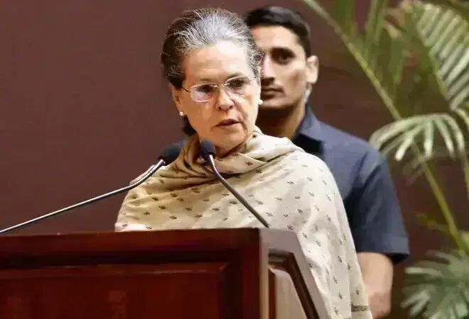 सोनिया ने बोला केंद्र पर हमला, कहा- मोदी सरकार संवैधानिक मूल्यों और प्रजातांत्रिक व्यवस्था के खिलाफ सोनिया ने बोला केंद्र पर हमला, कहा- मोदी सरकार संवैधानिक मूल्यों और प्रजातांत्रिक व्यवस्था के खिलाफ