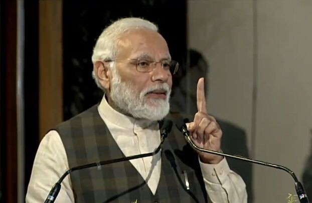 कोलकाता में बोले पीएम मोदी, आसमान में भले ही एक चांद चमकता हो, पर बांग्ला भूमि ने अनेक चंद्र दिए कोलकाता में बोले पीएम मोदी, आसमान में भले ही एक चांद चमकता हो, पर बांग्ला भूमि ने अनेक चंद्र दिए