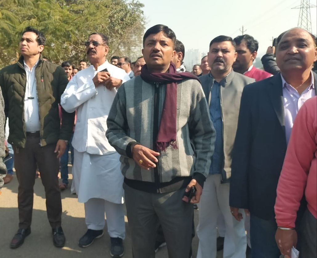 सपा कार्यकर्ताओं ने गौरव चंदेल को न्याय दिलाने के लिए निकाली विशाल पदयात्रा सपा कार्यकर्ताओं ने गौरव चंदेल को न्याय दिलाने के लिए निकाली विशाल पदयात्रा