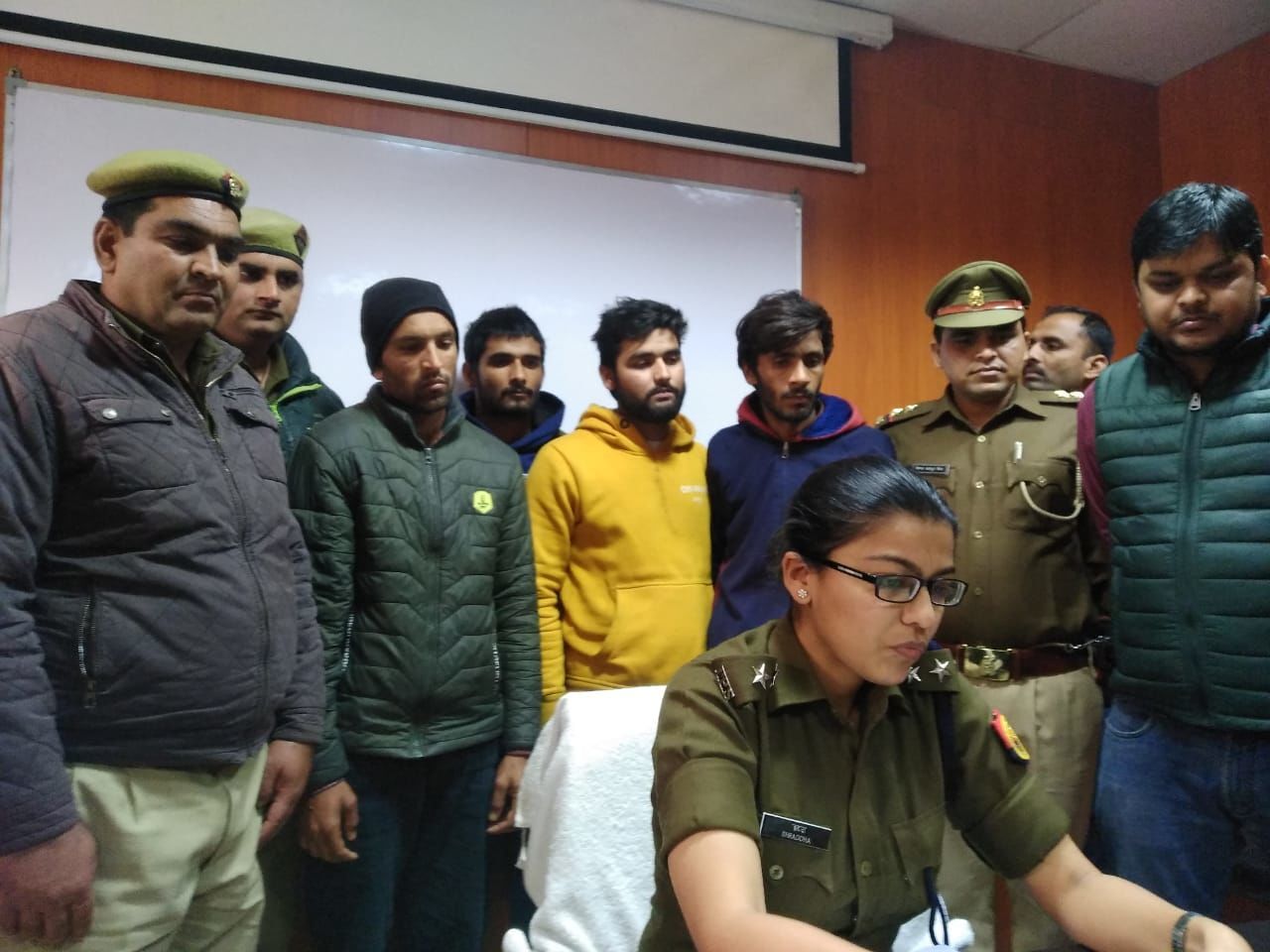 नोएडा पुलिस ने किये 4 शातिर लूटरे गिरफ्तार नोएडा पुलिस ने किये 4 शातिर लूटरे गिरफ्तार