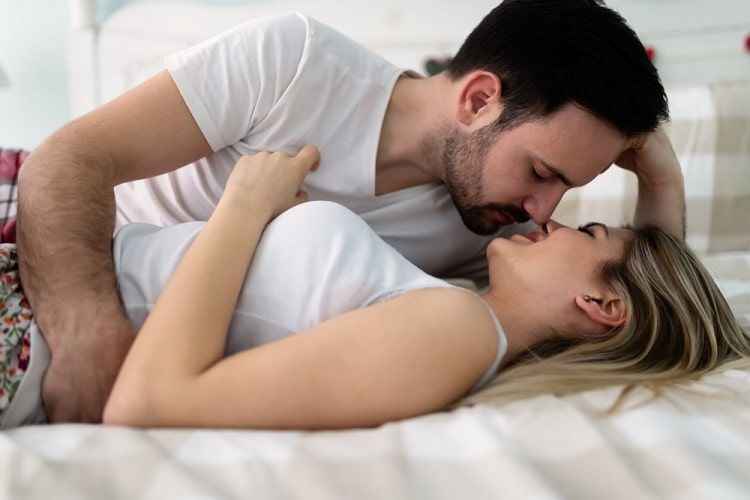 ऐसा सेक्स जो पार्टनर को बार-बार ले जाएं हदों के पार ऐसा सेक्स जो पार्टनर को बार-बार ले जाएं हदों के पार