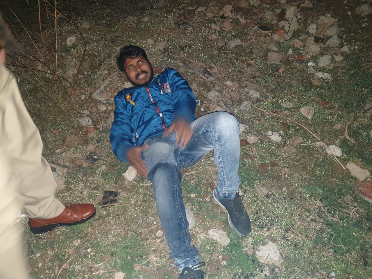 नोएडा पुलिस कमिश्नरी बनने के बाद पहली मुठभेड़, थाना बीटा टू में बदमाश को लगी गोली नोएडा पुलिस कमिश्नरी बनने के बाद पहली मुठभेड़, थाना बीटा टू में बदमाश को लगी गोली