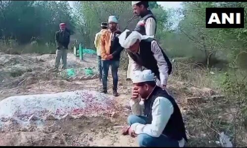 यूपी में CAA का विरोध करने का तरीका बदला, इस तरह मांग रहे है अपने कागजात यूपी में CAA का विरोध करने का तरीका बदला, इस तरह मांग रहे है अपने कागजात