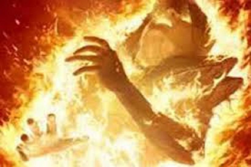 इंदौर के CPM नेता रमेश प्रजापति खुद को लगाई थी आग हुई मौत, थैले से मिला हैरान करने वाले पर्चे इंदौर के CPM नेता रमेश प्रजापति खुद को लगाई थी आग हुई मौत, थैले से मिला हैरान करने वाले पर्चे