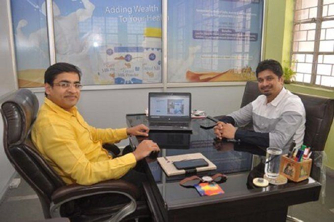 इन दो लडकों ने नौकरी छोड़कर 10 लाख रूपये से शुरू किया व्यापार, कमा रहे है अब करोड़ों रूपये! इन दो लडकों ने नौकरी छोड़कर 10 लाख रूपये से शुरू किया व्यापार, कमा रहे है अब करोड़ों रूपये!