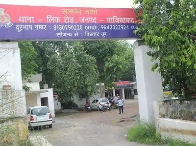 गाजियाबाद में 55000 रूपये की लूट की सूचना निकली फर्जी, पुलिस ने किए एक घंटा में पर्दाफास गाजियाबाद में 55000 रूपये की लूट की सूचना निकली फर्जी, पुलिस ने किए एक घंटा में पर्दाफास