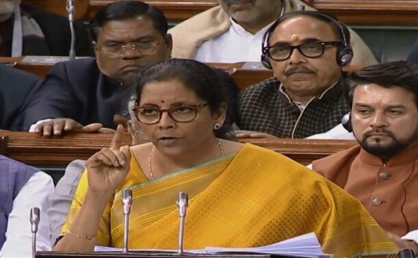 बजट 2020: वित्त मंत्री निर्मला सीतारमण ने बजट किया पेश, अंत में बना ये रिकार्ड बजट 2020: वित्त मंत्री निर्मला सीतारमण ने बजट किया पेश, अंत में बना ये रिकार्ड