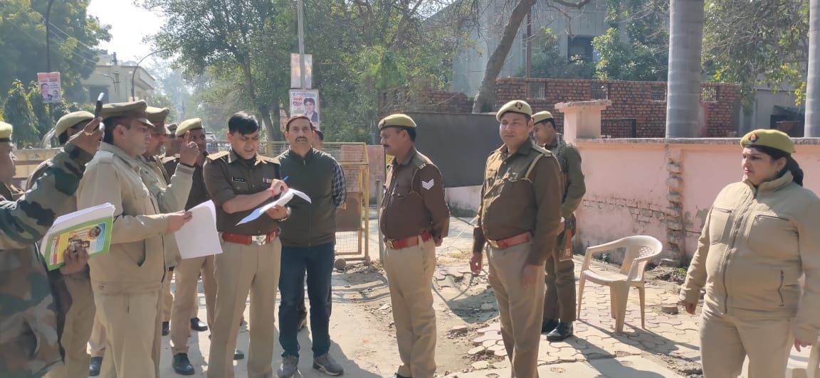 एसएसपी की सख्ती के बाद भी नहीं बदल रही गाजियाबाद पुलिस, सुबह को पांच तो शाम को छह पुलिसकर्मी मिले गैर हाजिर एसएसपी की सख्ती के बाद भी नहीं बदल रही गाजियाबाद पुलिस, सुबह को पांच तो शाम को छह पुलिसकर्मी मिले गैर हाजिर